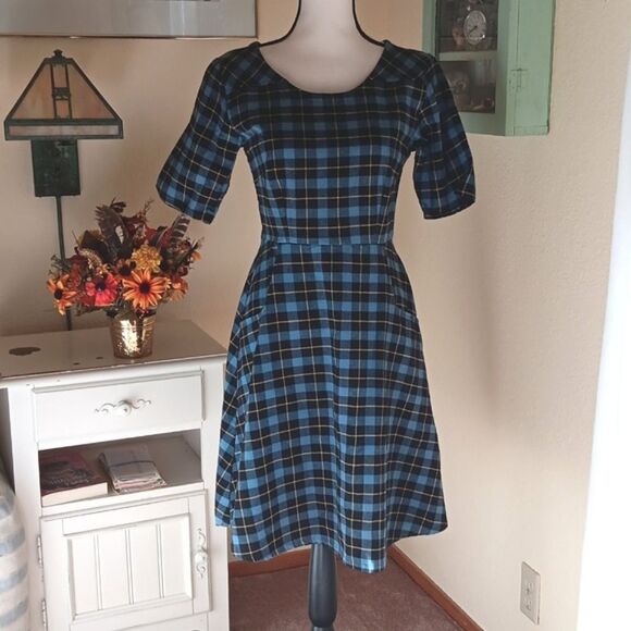 Mata Traders Plaid Dress - Picture 2 of 10
